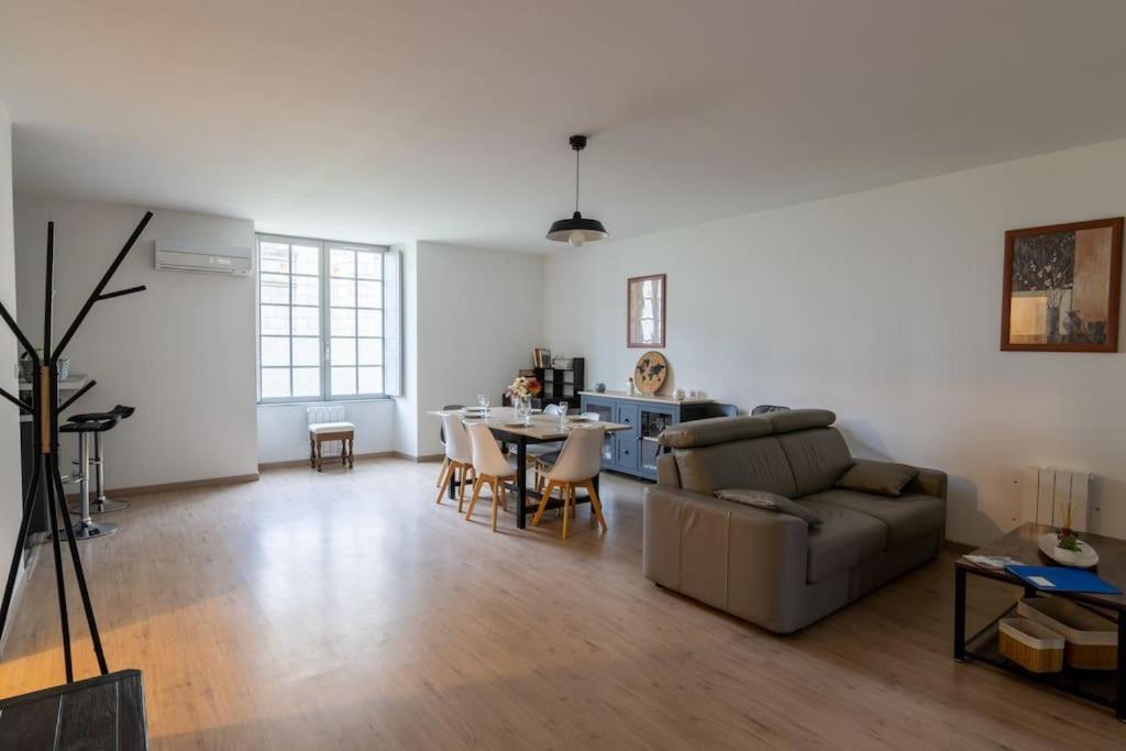 Superbe Appartement โซมูร์ ภายนอก รูปภาพ